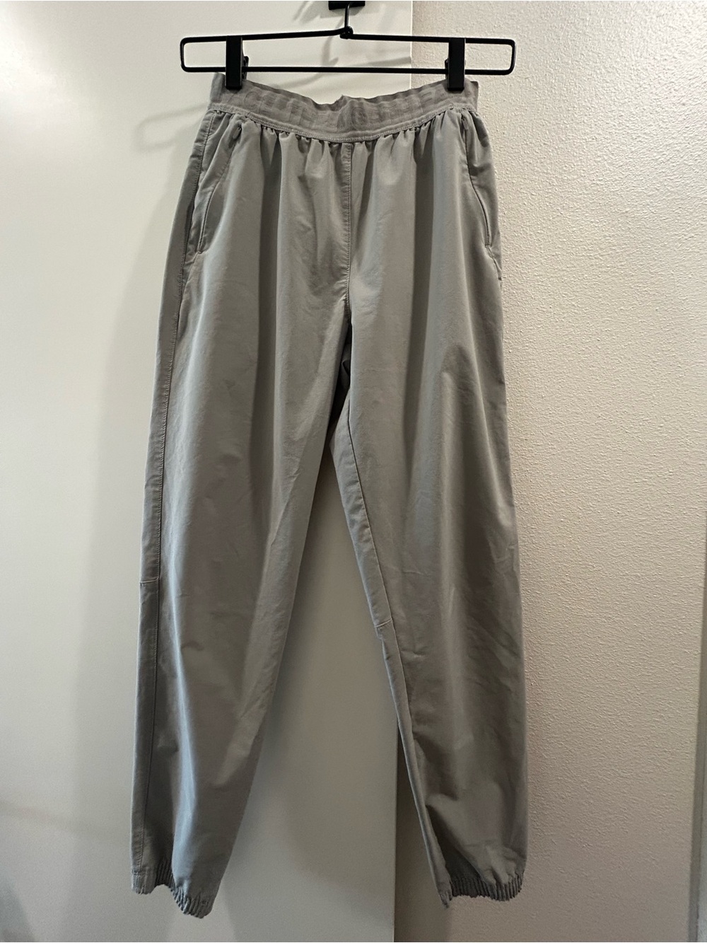 The North Face Women’s Gray Elastic-Waist Jogger Pants